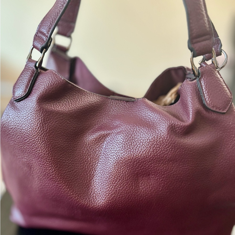 Elegant Burgundy Leather Tote Bag - Picture 2 of 7